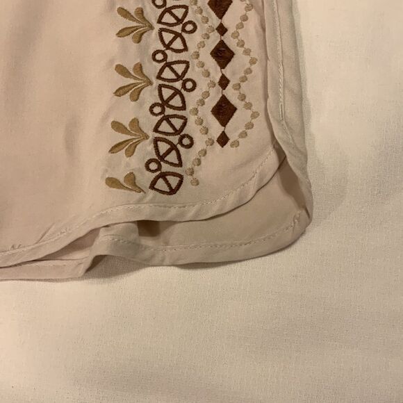 Sound/Style Size XL cream shorts with brown and tan embroidery down each side. - Picture 5 of 13
